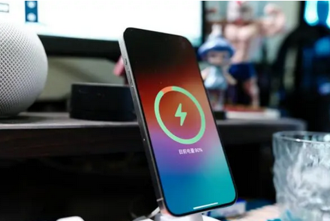 矿区苹果15换屏服务分享用什么充电器给iPhone15充电更好 